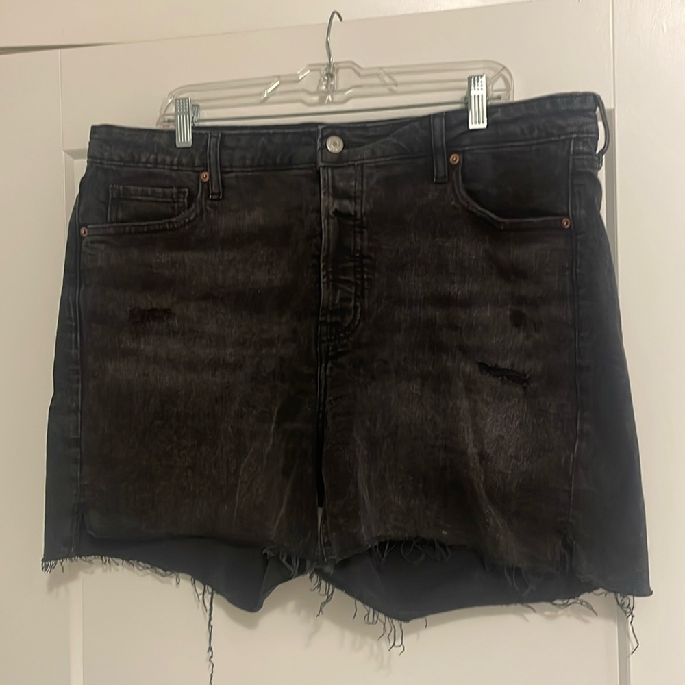 Old navy O.G. Straight full button front Jean short in black.